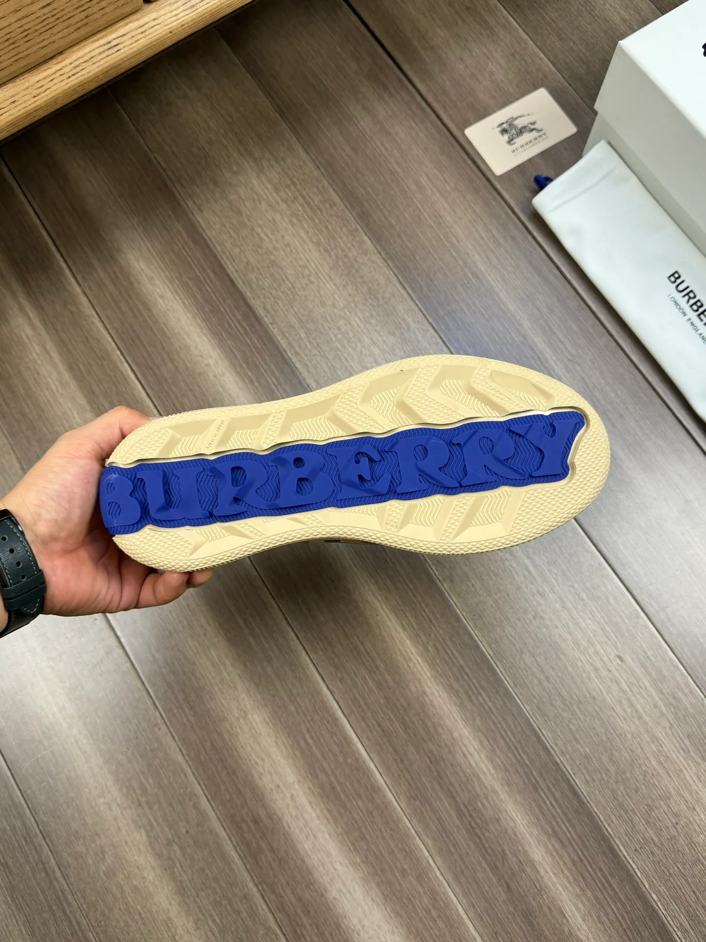 [BURBERRY] Burberry P360💰 - Original order 🔍🔍🔍 - Upper: imported 🔝 brand totem cloth, heel brand webbing decoration - Lining: water-dyed cowhide - Outsole: ultra-light rubber; two-color molded outsole - Super high quality control, fine workmanship: highlighted (high-end, extravagance, grade) -Size: 38-44 (Male 45, can be customized)